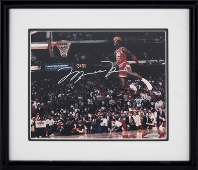Michael Jordan Signed 8x10 "Gatorade" Dunk Photo (UDA)